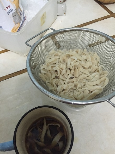 うどん打ってみたり(きしめんだったな)